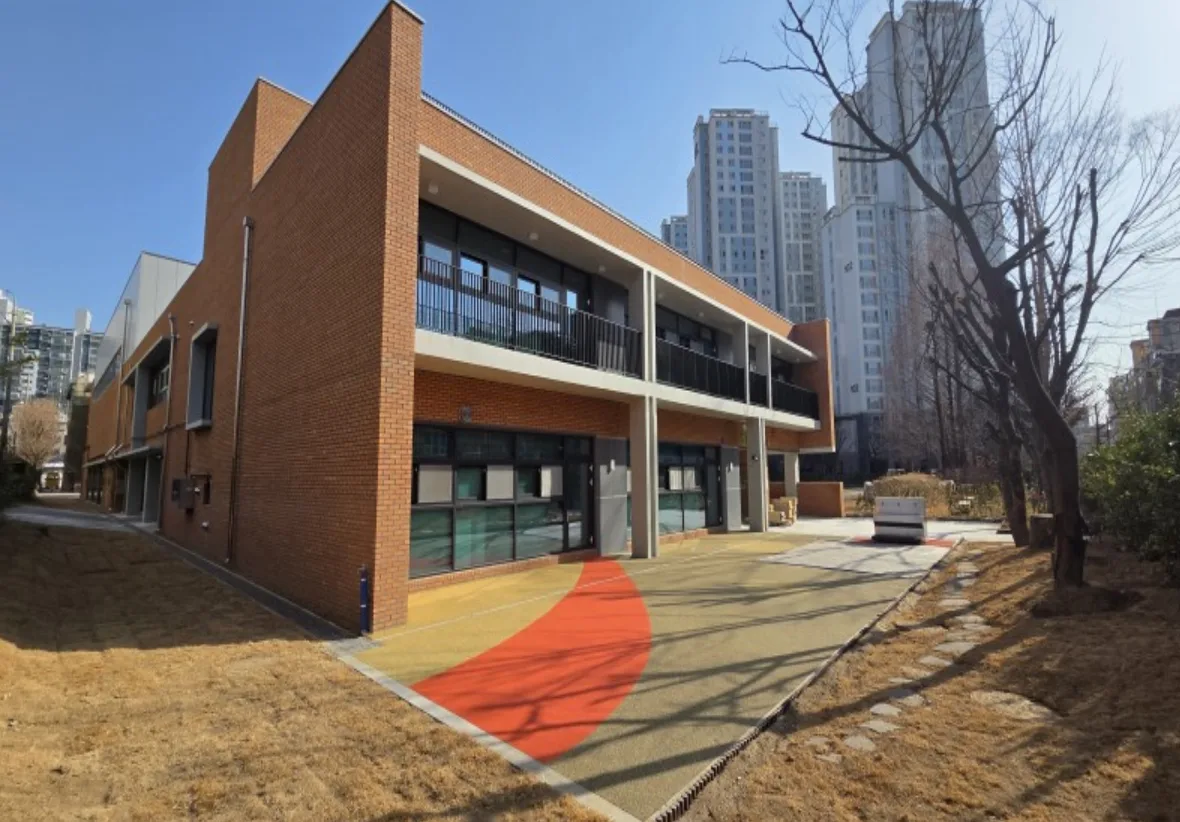 도심형 주거·근린시설에서 학교 증축까지…현장 범위를 넓혀 온 주식회사 제이피멤버스건설을 설명하는 이미지